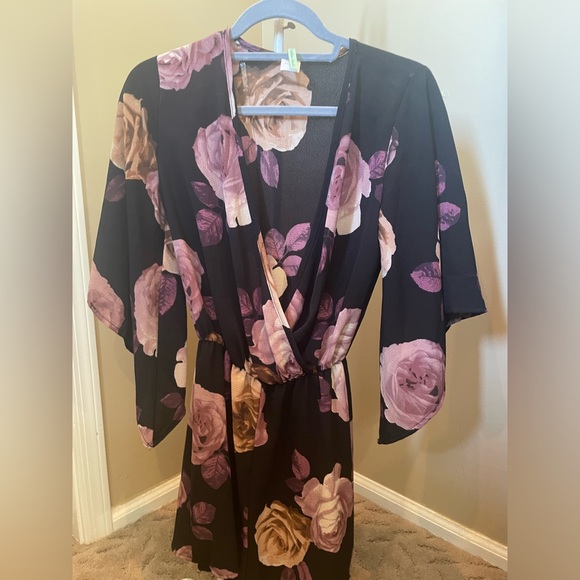 Beautiful Flowy Floral Romper - Picture 1 of 5